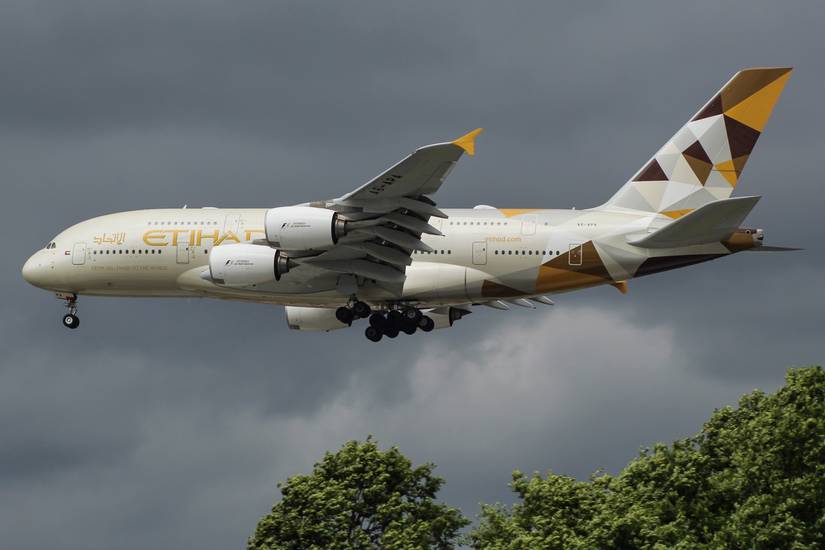 A6-APA_A380_Etihad_(34623429003)