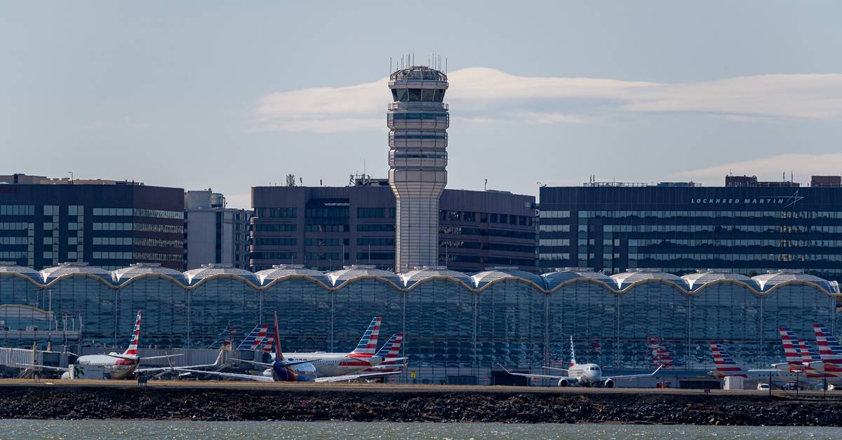 Air Traffic Controllers Receive Nearly 3% Pay Bump, But Can't Leave Work Early Under New Deal