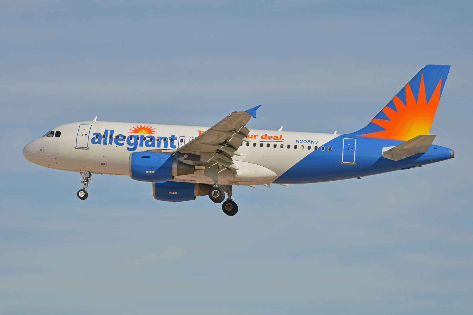 Airbus_A319-111_‘N305NV’_Allegiant_(27721918014)