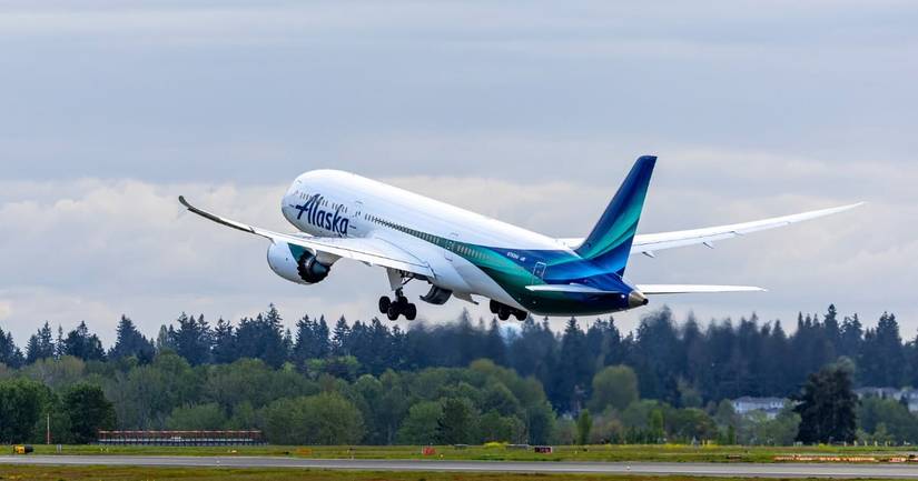 Alaska Airlines Boeing 787-9 begins Rome takeoff