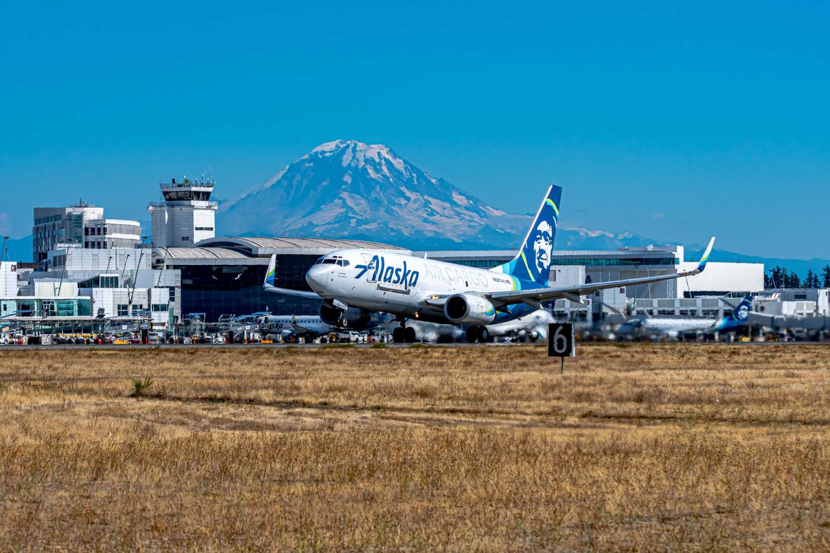 Alaska AIrlines takeoff at Seattle