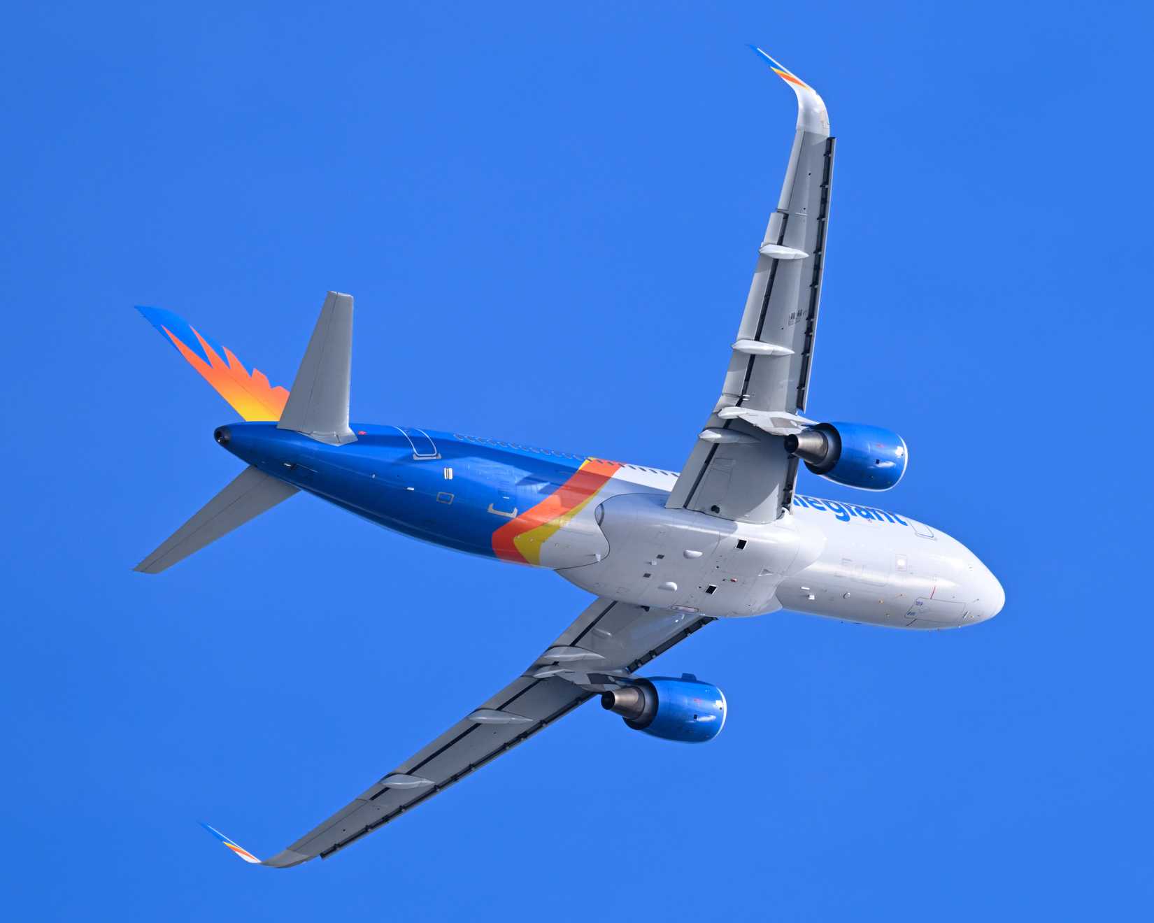 Allegiant_A320_N189NV_departing_Boston_Dec_2024_2