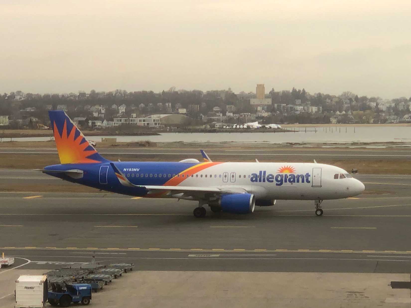 Allegiant_Air_A320-200_at_BOS_(52765620732)