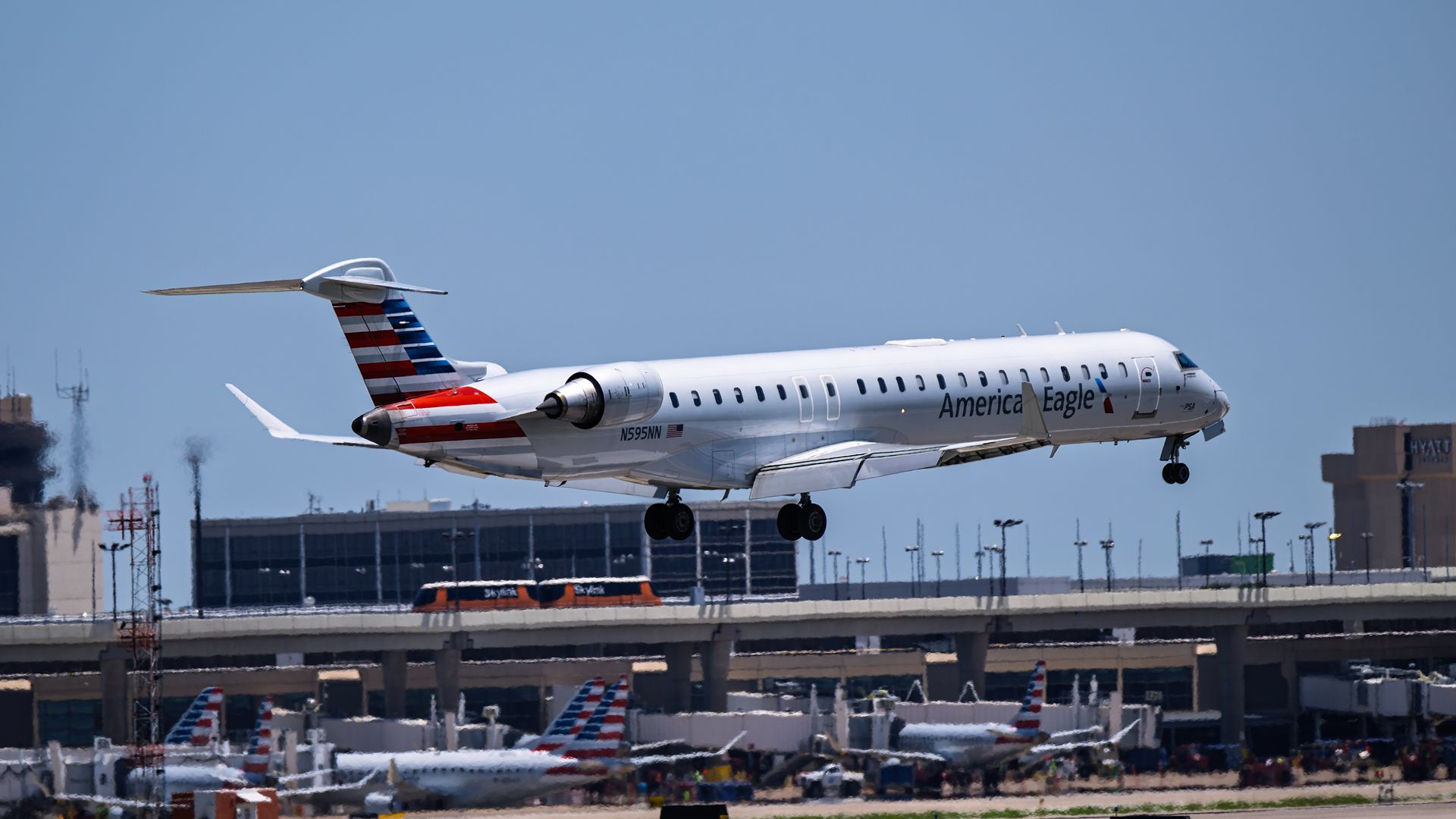 American Airlines Passengers Evacuate Onto Runway After Cabin Haze Forces Emergency Landing