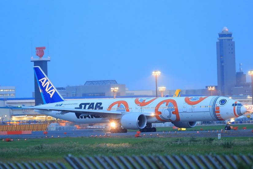 ANA A777-300ER Star Wars
