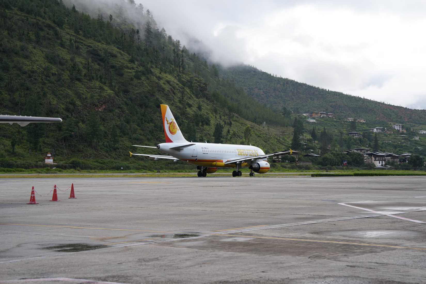 Bhutan_Airlines_A319_A5-RIM