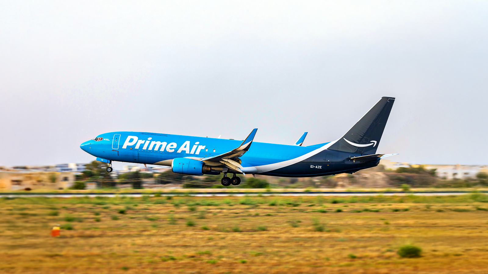 Boeing 737-800BCF vs Airbus A321 P2F: qual cargueiro lidera o mercado?