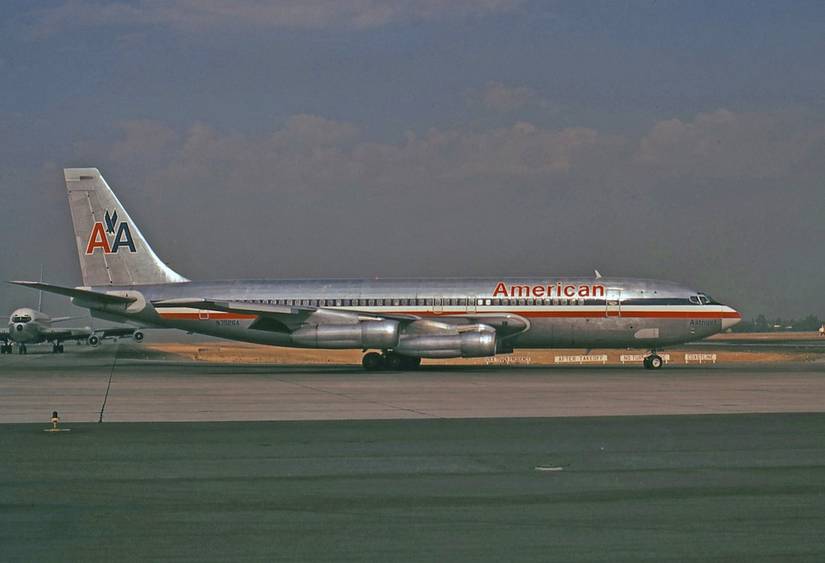 Boeing 707-123B, American Airlines taxiing