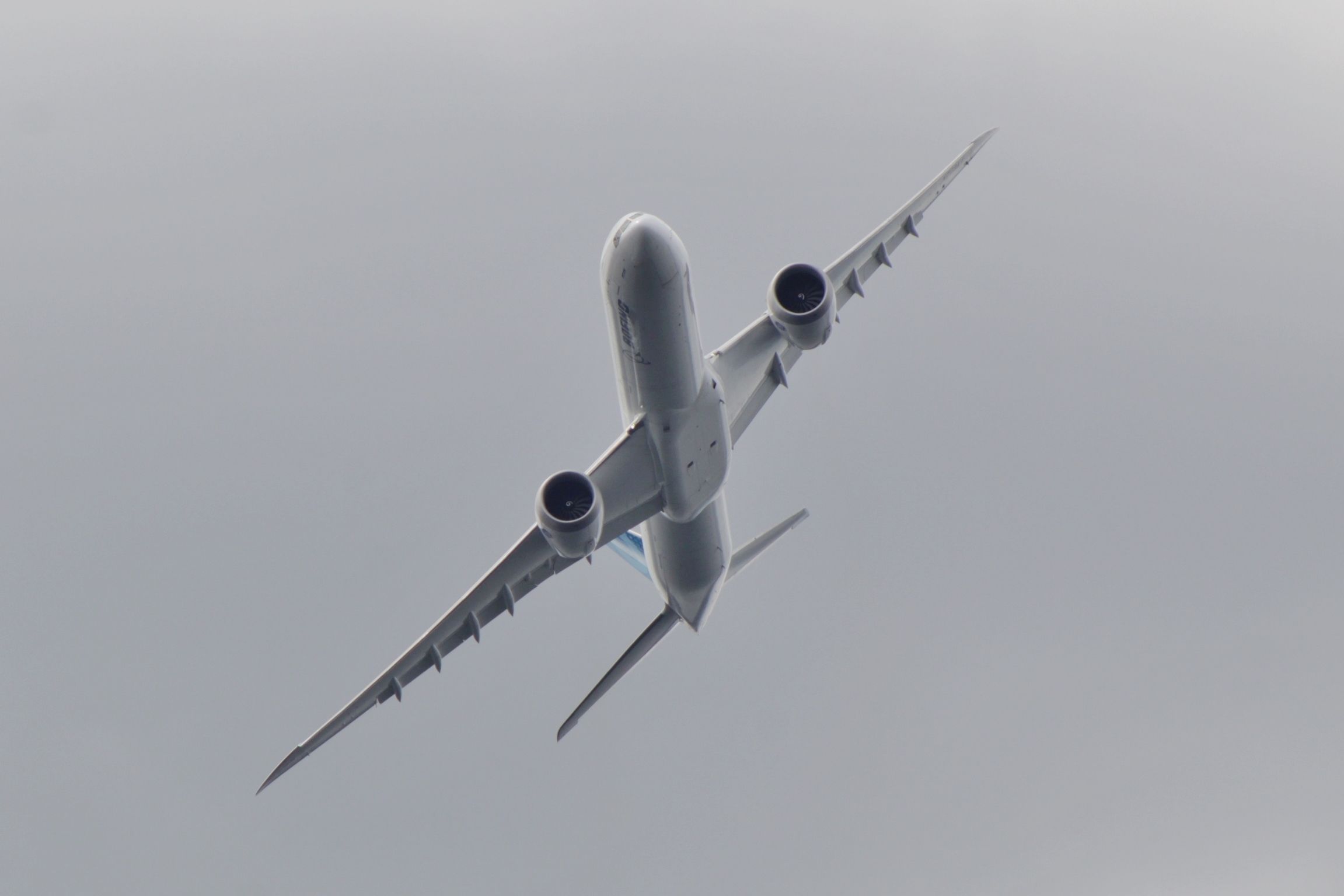 Boeing 777X flyover