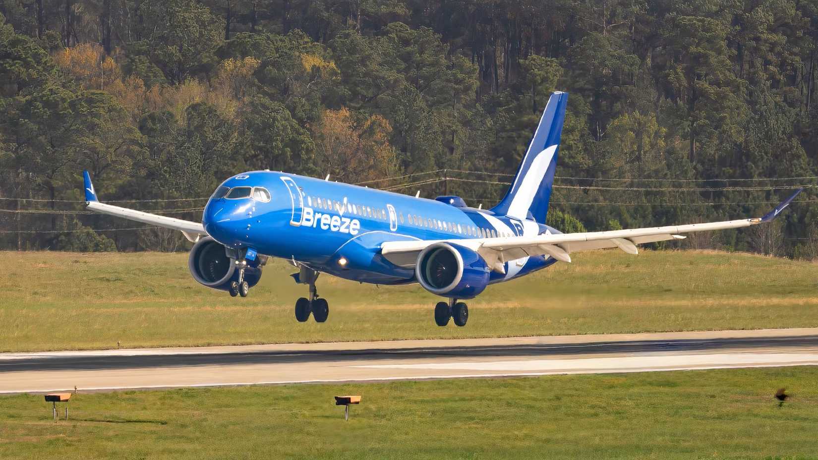 Breeze A220-300 about to land