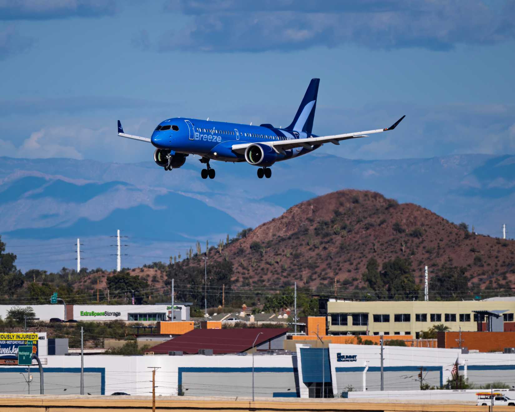 Breeze Airways Airbus A220-300 landing