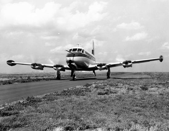 Cessna 620 taxis after touchdown