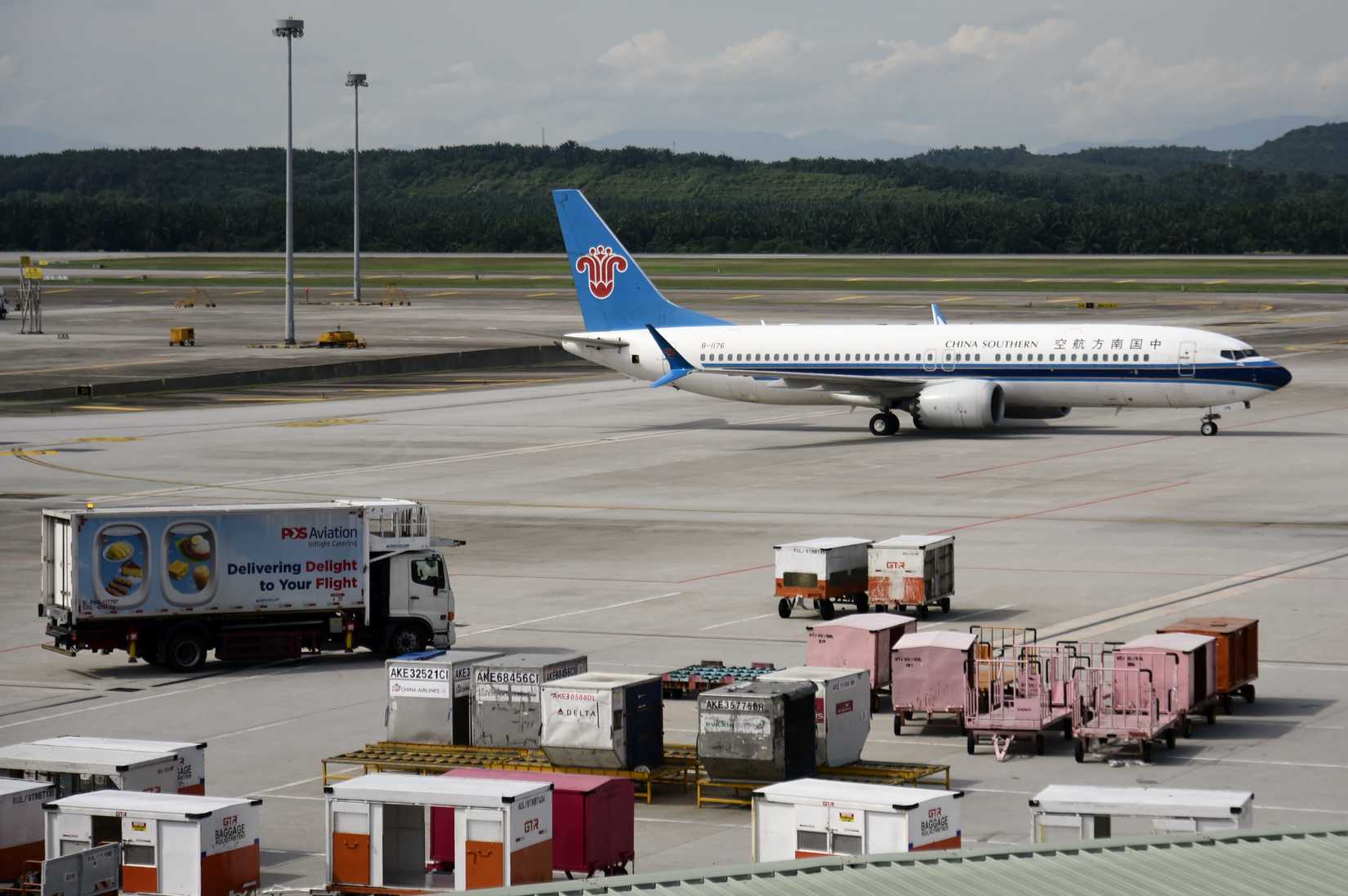 China_Southern_Boeing_737_B-1176_Kuala_Lumpur_2026_(01)