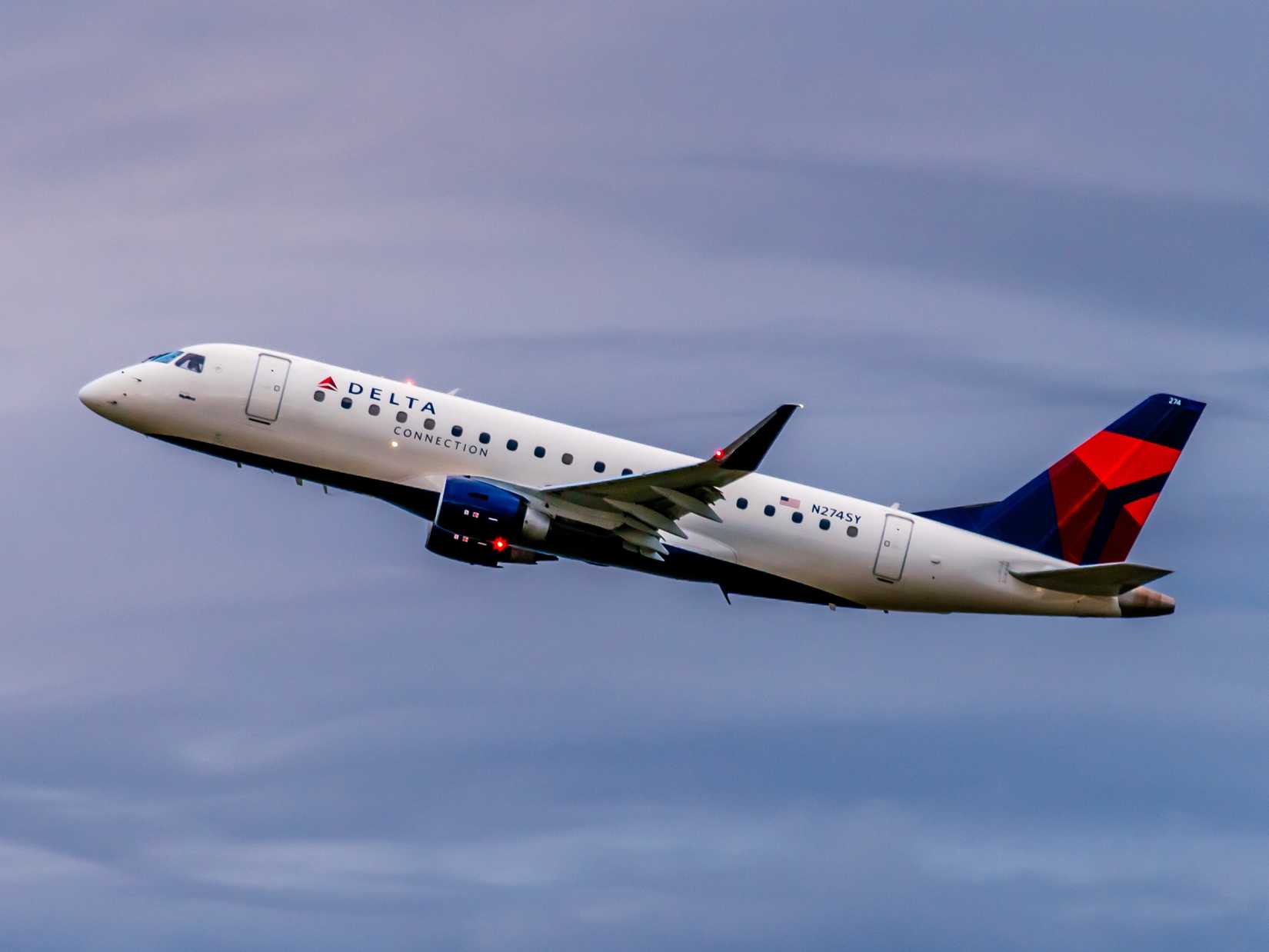 Delta Air Lines E175 takeoff