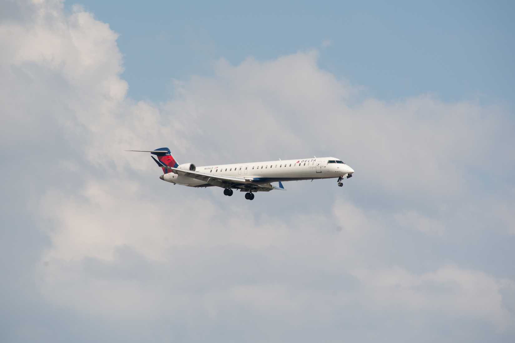 Delta Connection Mitsubishi CRJ-900LR