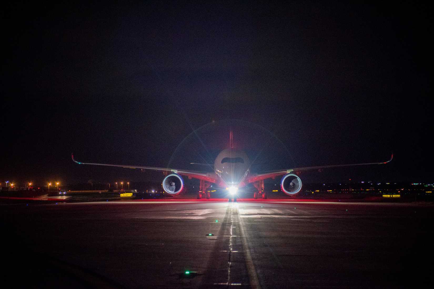Delta's_first_A350_(36267955141)