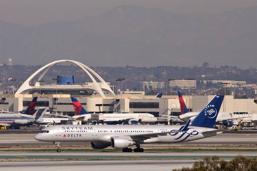 Delta_Air_Lines_-_N705TW_(8352010603)