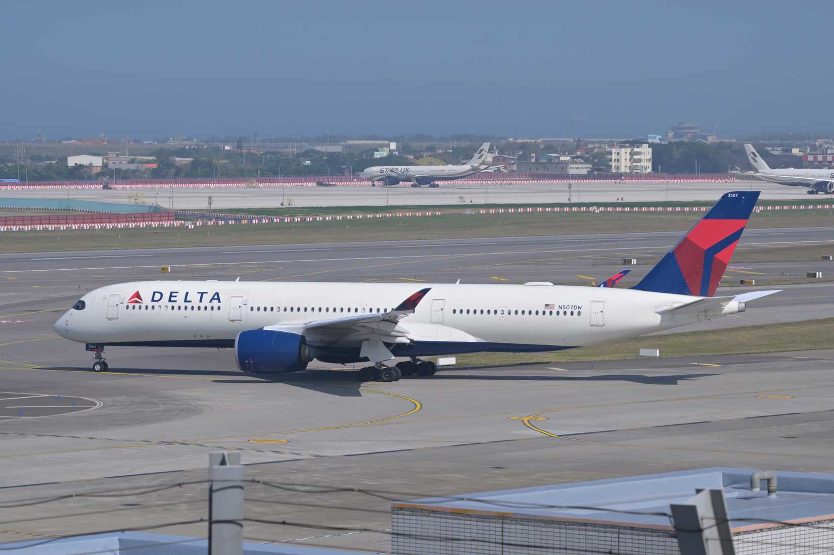 Delta_Air_Lines_Airbus_A350-900_N507DN_at_Taoyuan_February_2026_2