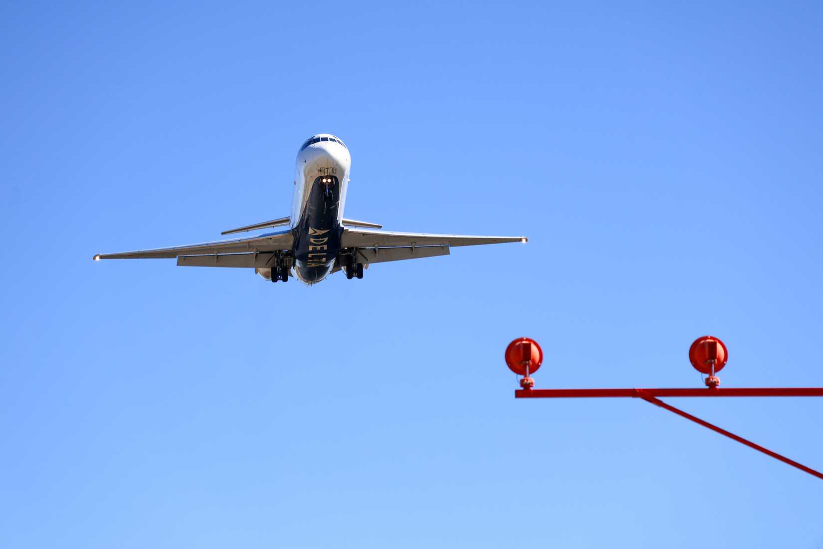 Delta_Air_Lines_Boeing_717-200_approaching_ATL