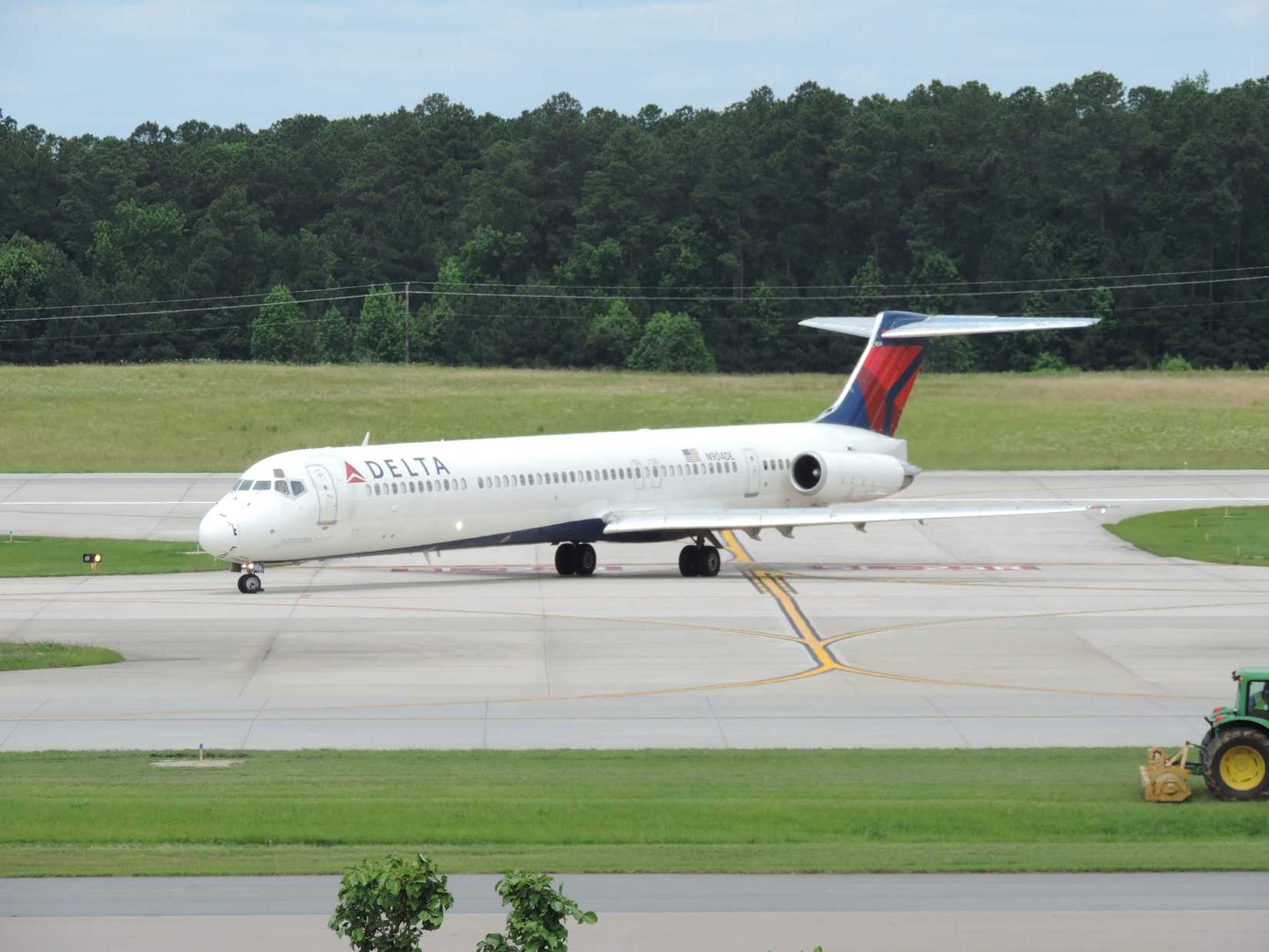 A Delta Air Line MD-88 Taxiing after arrival at Raleigh/Durham International Airport from Atlanta