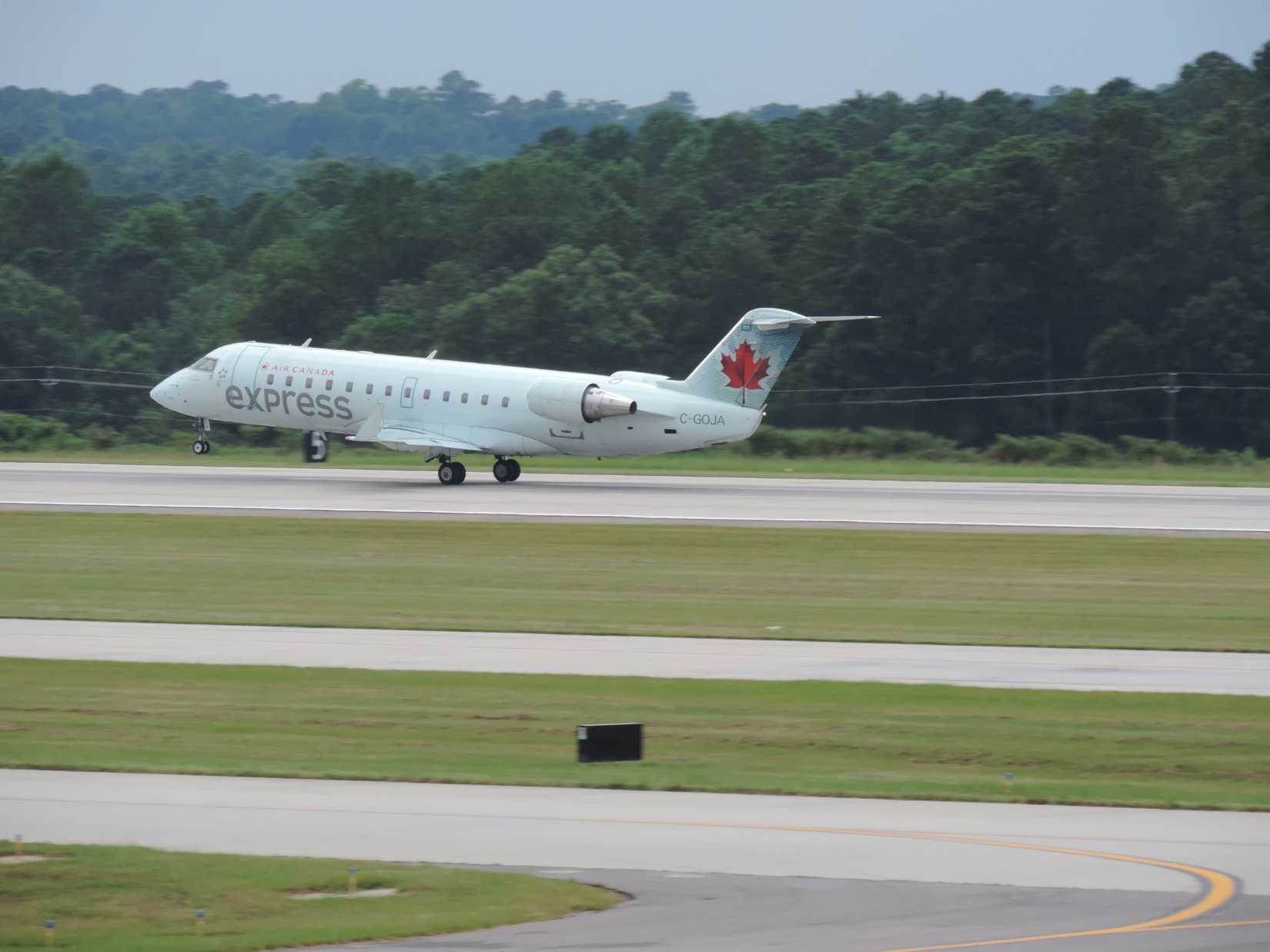 An Air Canada CRJ-200 Taking off at Raleigh Durham (RDU) in 2017