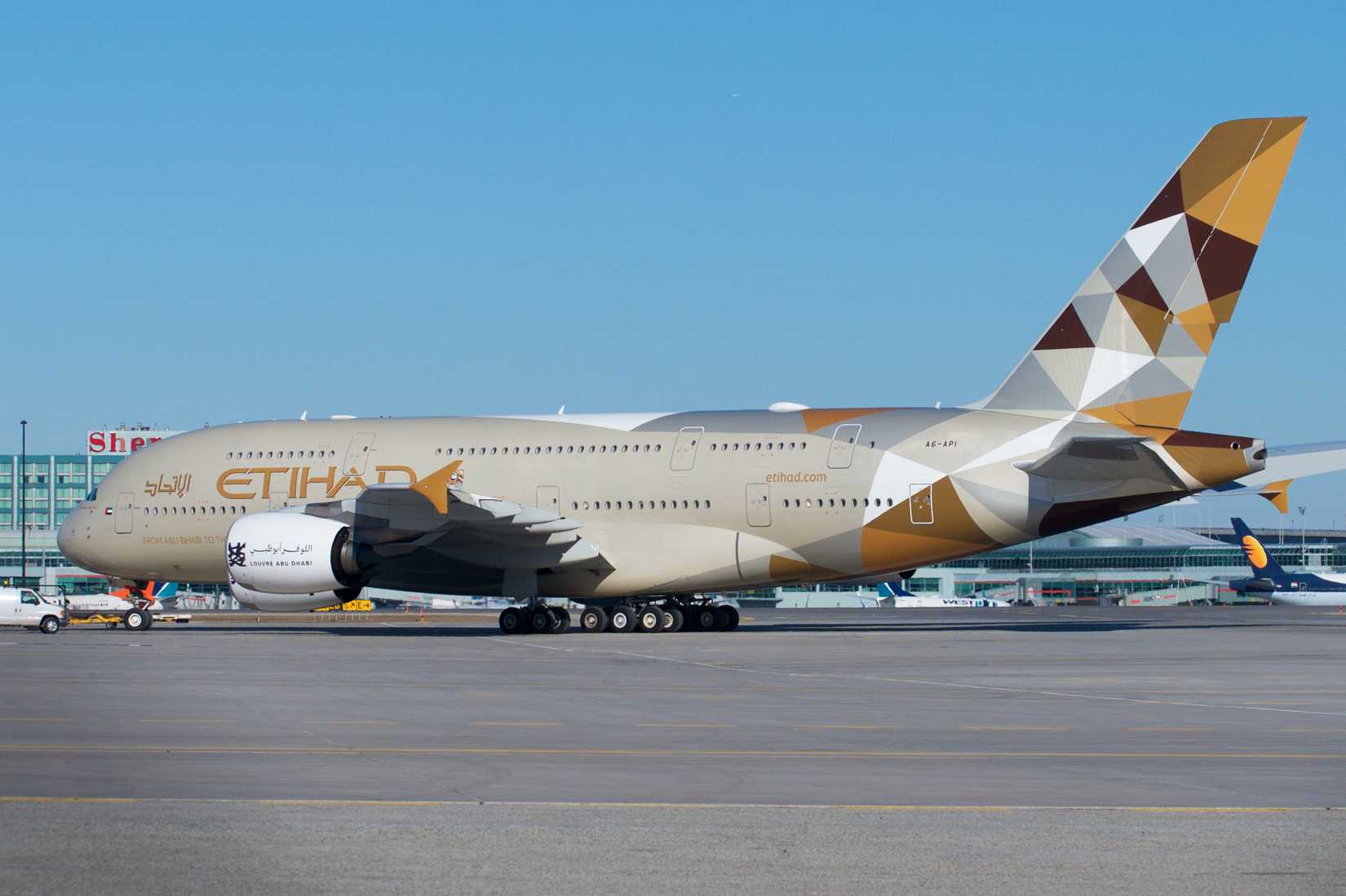 Etihad_للطيران_Airbus_A380-800_A6-API_(26993025018)