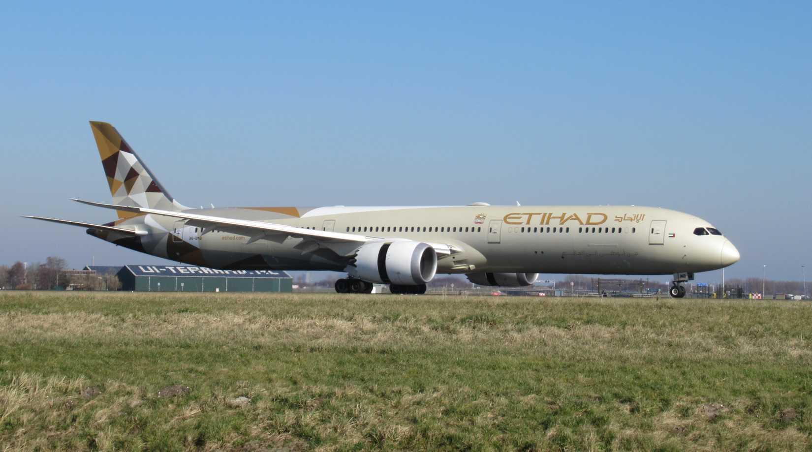 Etihad_Airways_Boeing_787-10_A6-BMB_at_Schiphol_03-03-2022