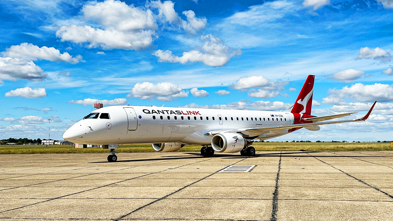 QantasLink: Primeiro Embraer E190 Conclui Voo Épico de Entrega