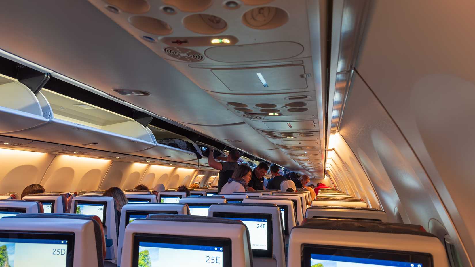 flydubai boeing 737 cabin with passengers