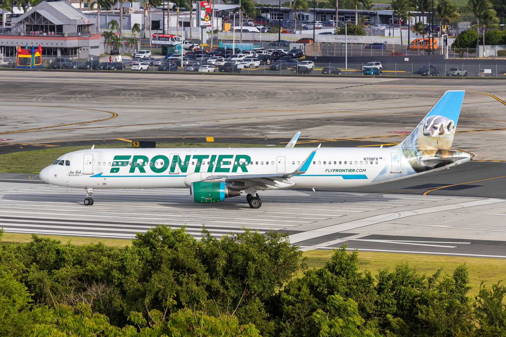 Frontier Airlines Airbus A321 airplane