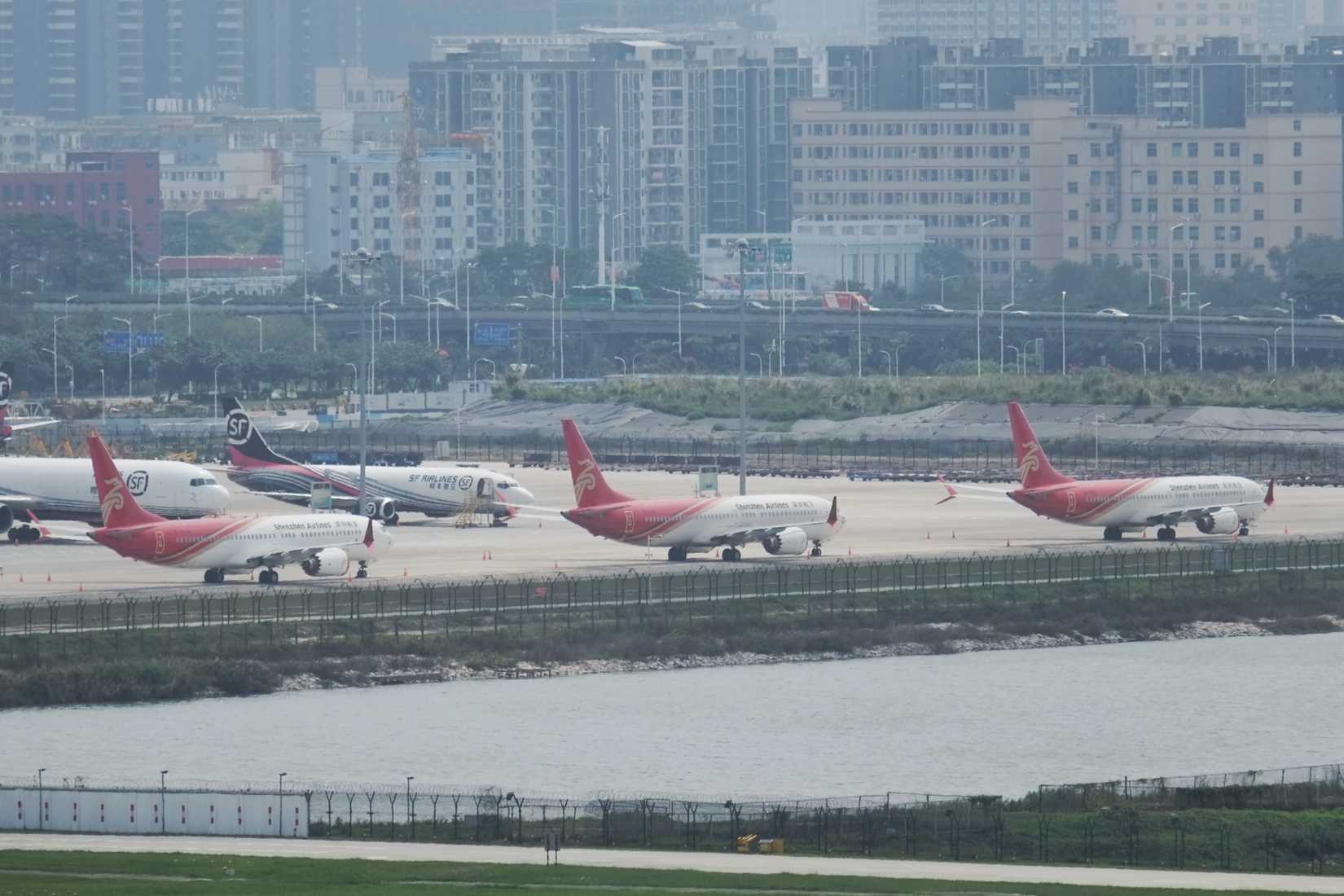 Grounded_Boeing_737_MAX_8s_at_SZX_20190331_02