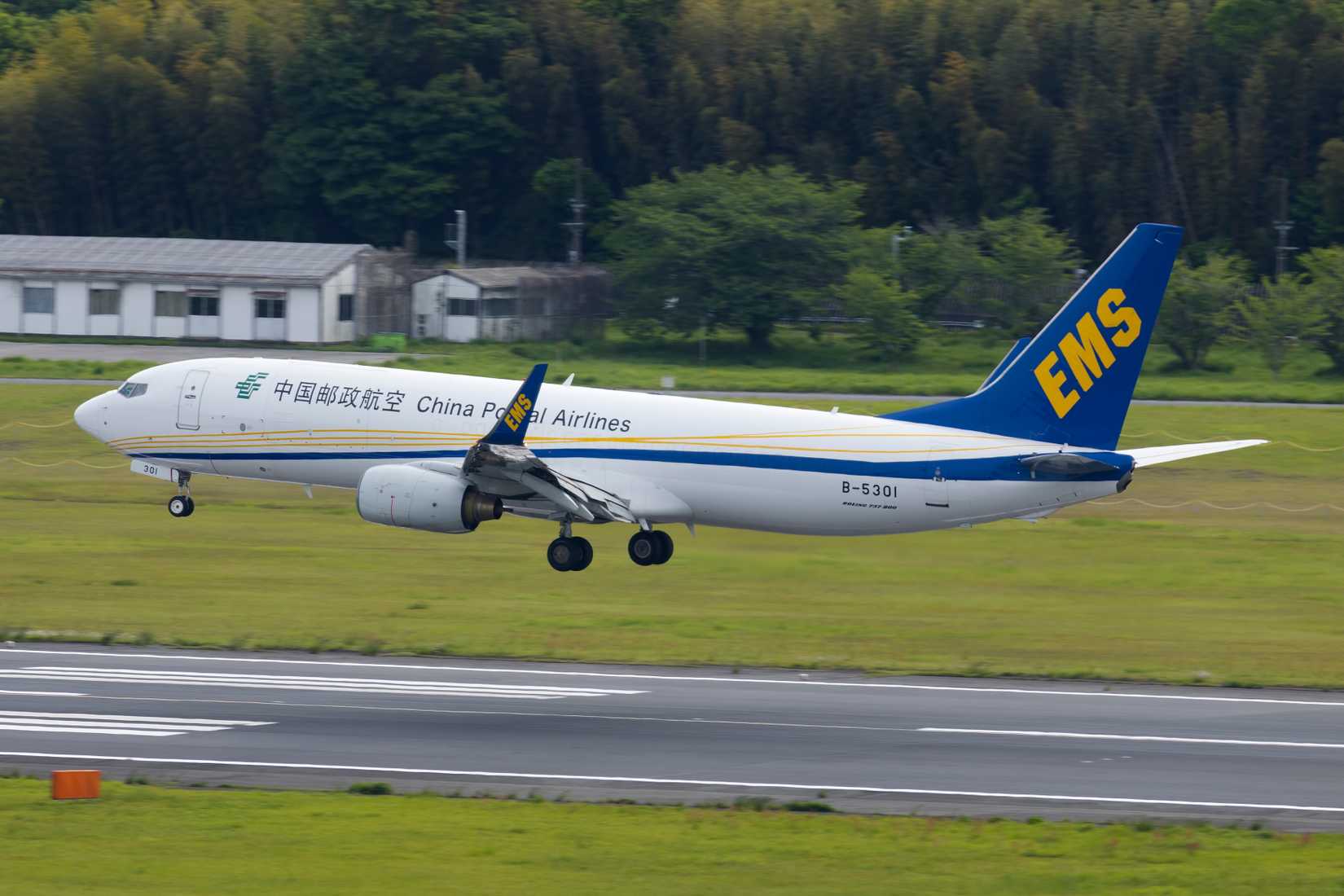 hina Postal Airlines (EMS Cargo) Boeing 737-800BCF cargo airplane reg. B-5301 on final approach