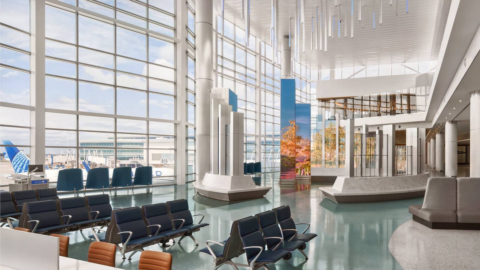 United Airlines Unveils 54,000 Square-Foot Lounge As Part Of Houston’s ...