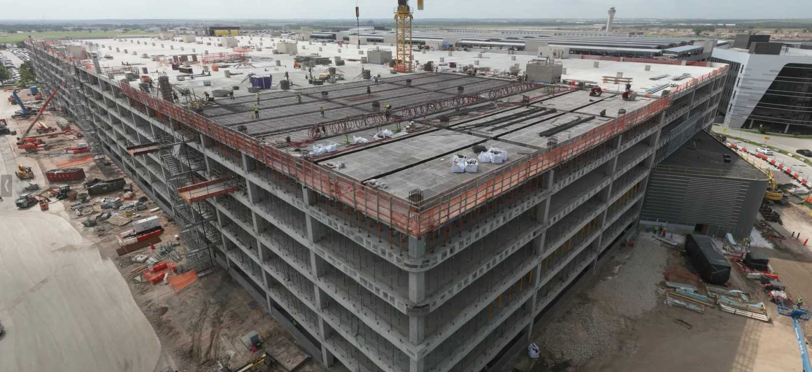 If you’re driving in through Presidential Boulevard, your first encounter with construction is the Yellow Garage project, which is right next to the Blue Garage.