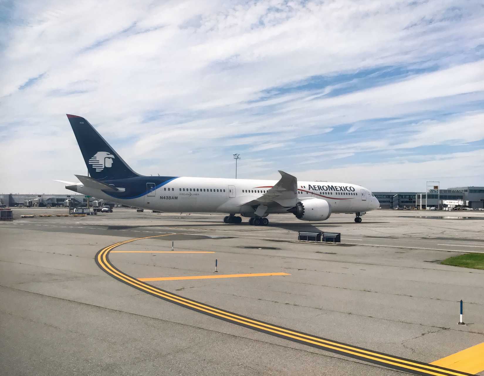 An Aeromexico Boeing 787 at New York (JFK)