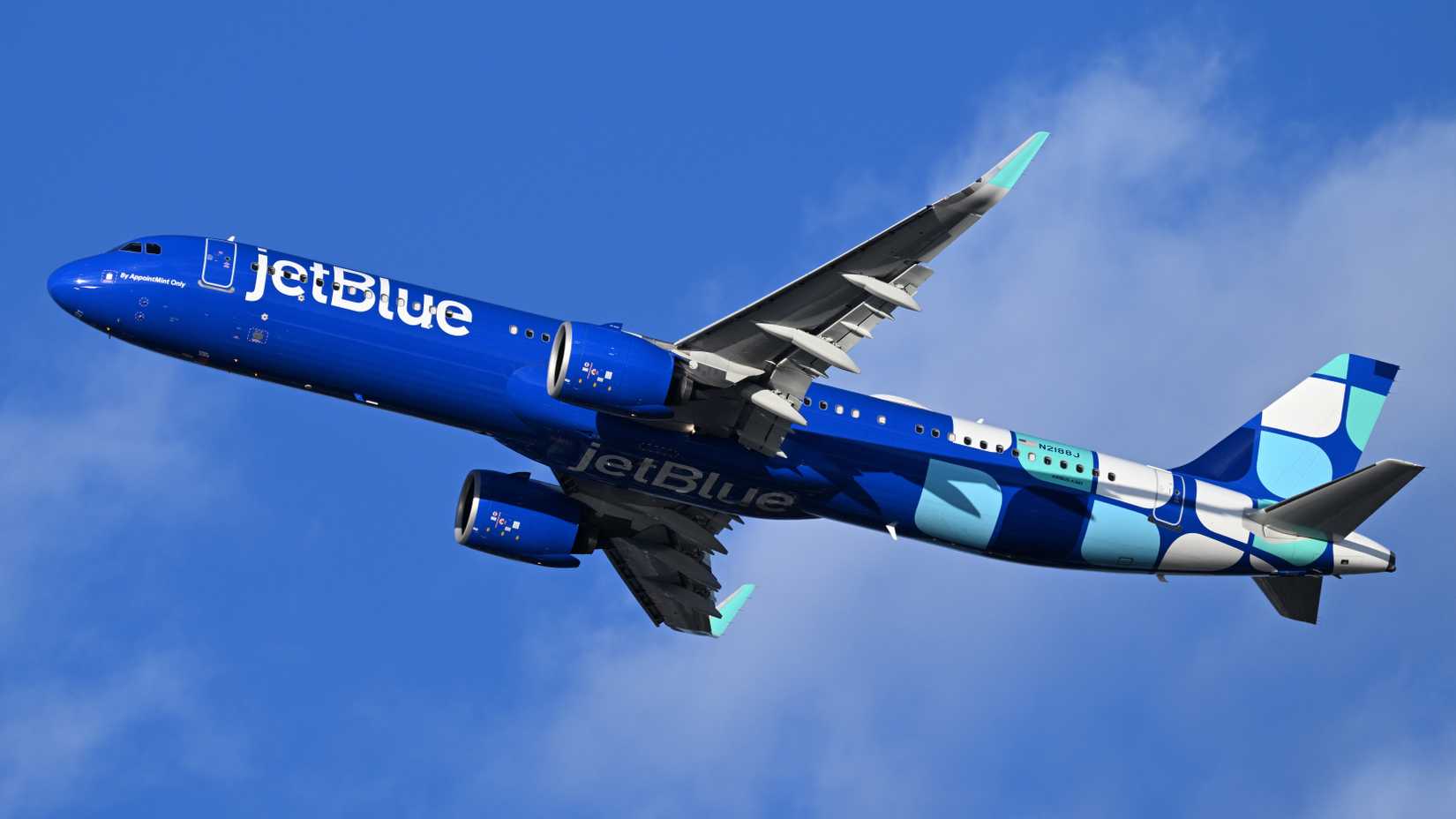 JetBlue_Airbus_A321neo_N2188J_departing_Boston_March_2025_1