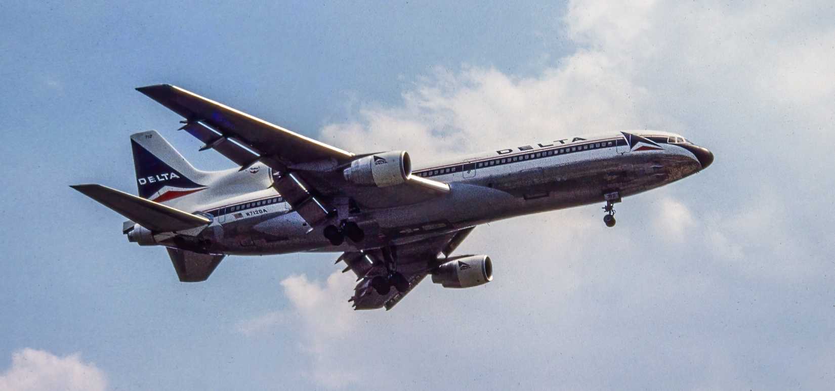 Lockheed_L-1011-300_Tristar_N172DA_Delta_ATL_GA1