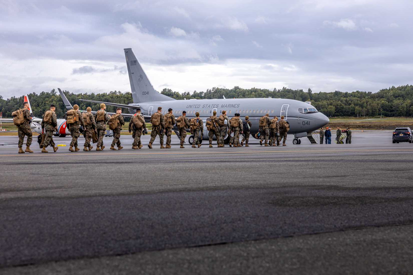Marines walk toward a C-40A aircraft, assigned to Marine Transport Squadron (VMR) 1 at Joint Base Elmendorf-Richardson, Alaska, Aug. 21, 2025.