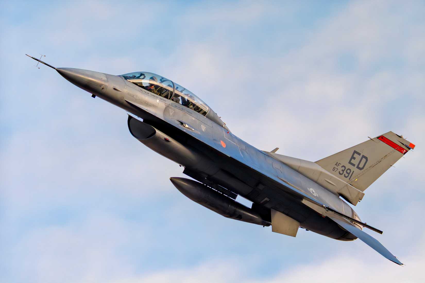 A photo of Louis Skuipen in the backseat of an F-16.