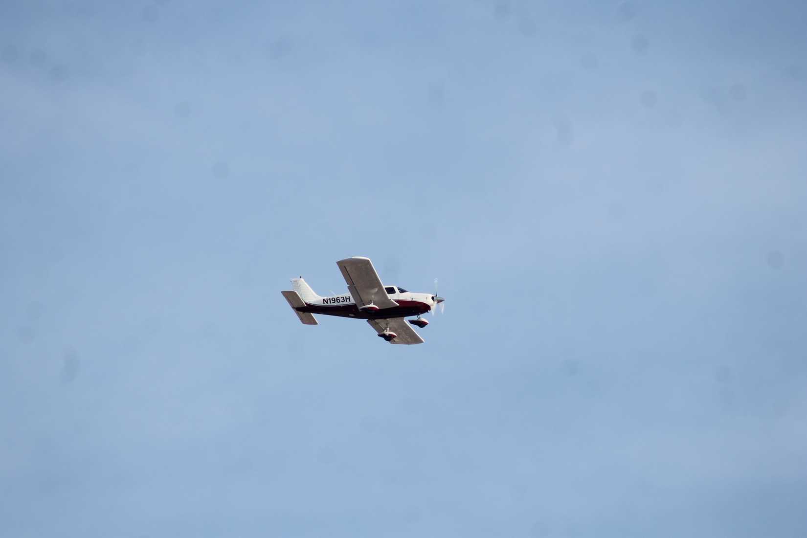 Piper_PA-28-235_N1963H_over_Las_Vegas