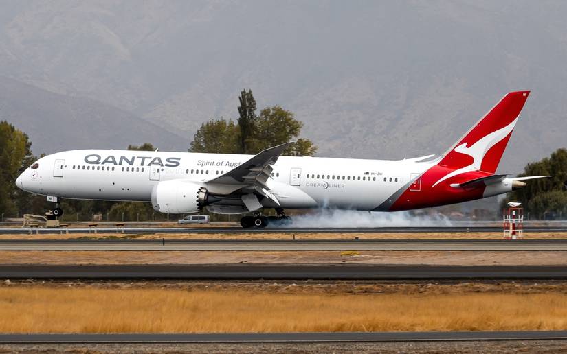 Qantas 787-9 landing