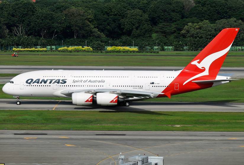 Qantas VH-OQD taxiing