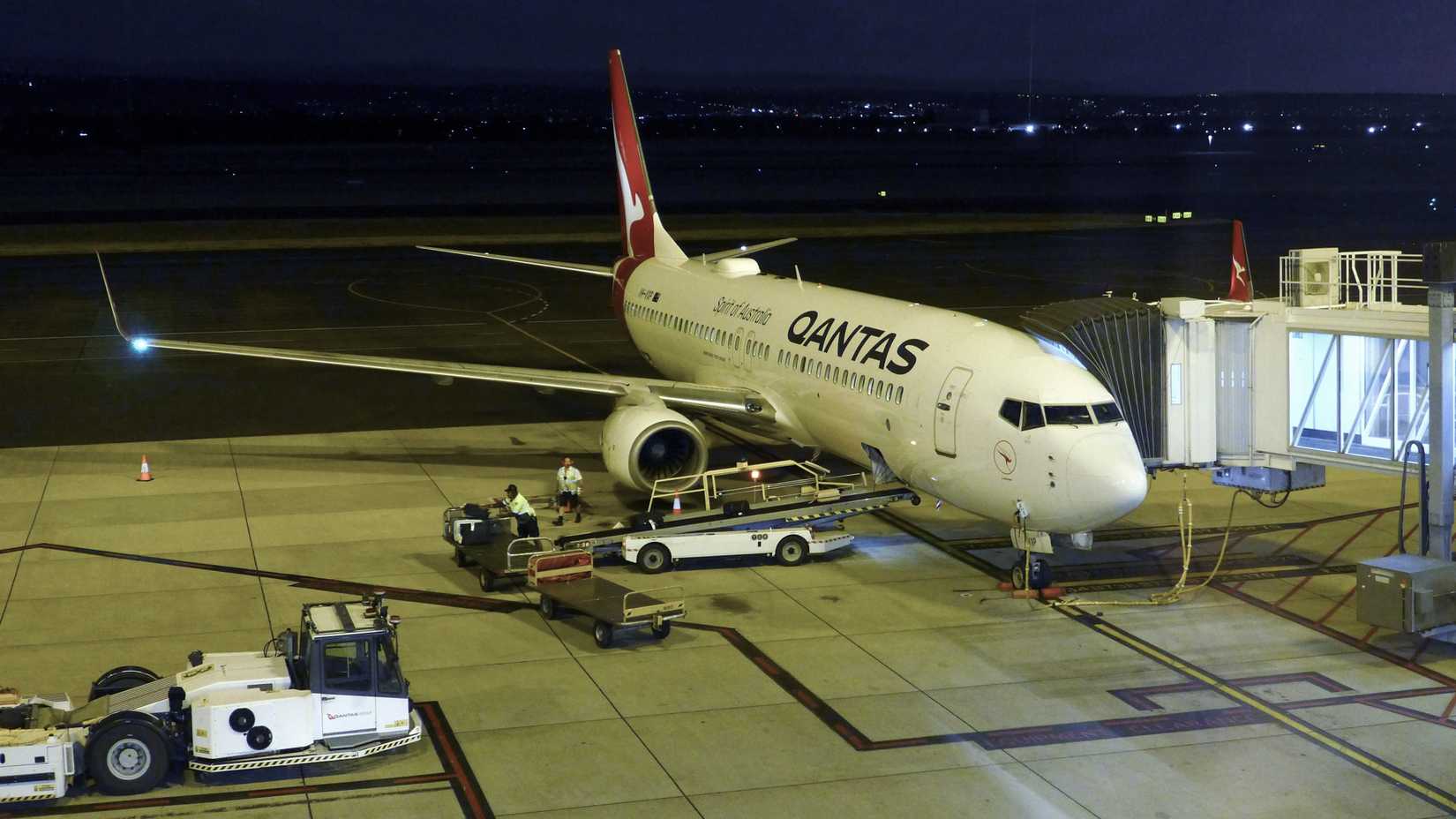 Qantas_Boeing_737_VH-VXP_Adelaide_2024_(01)