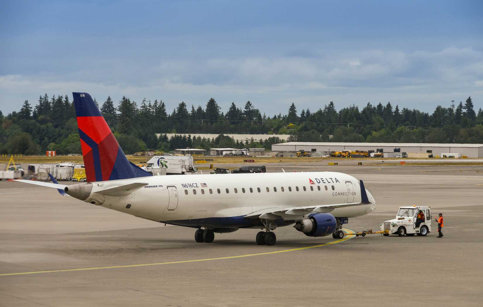 Delta E175 With Tug