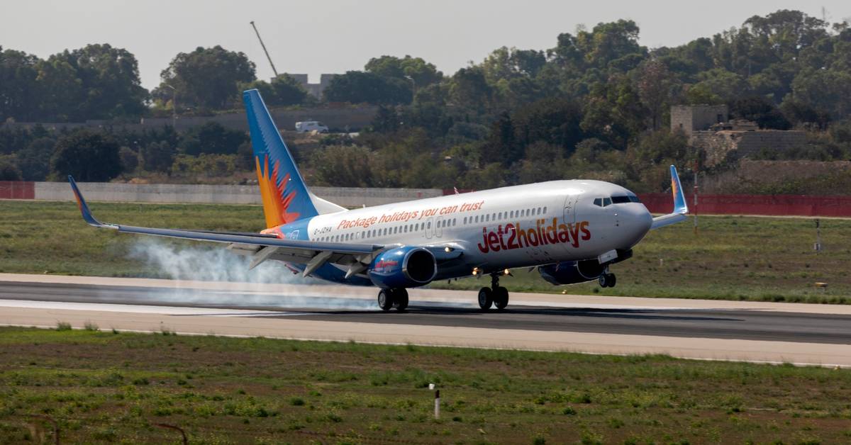 Caught On Camera: Jet2 Boeing 737-800 Veers Off Runway At Birmingham Airport