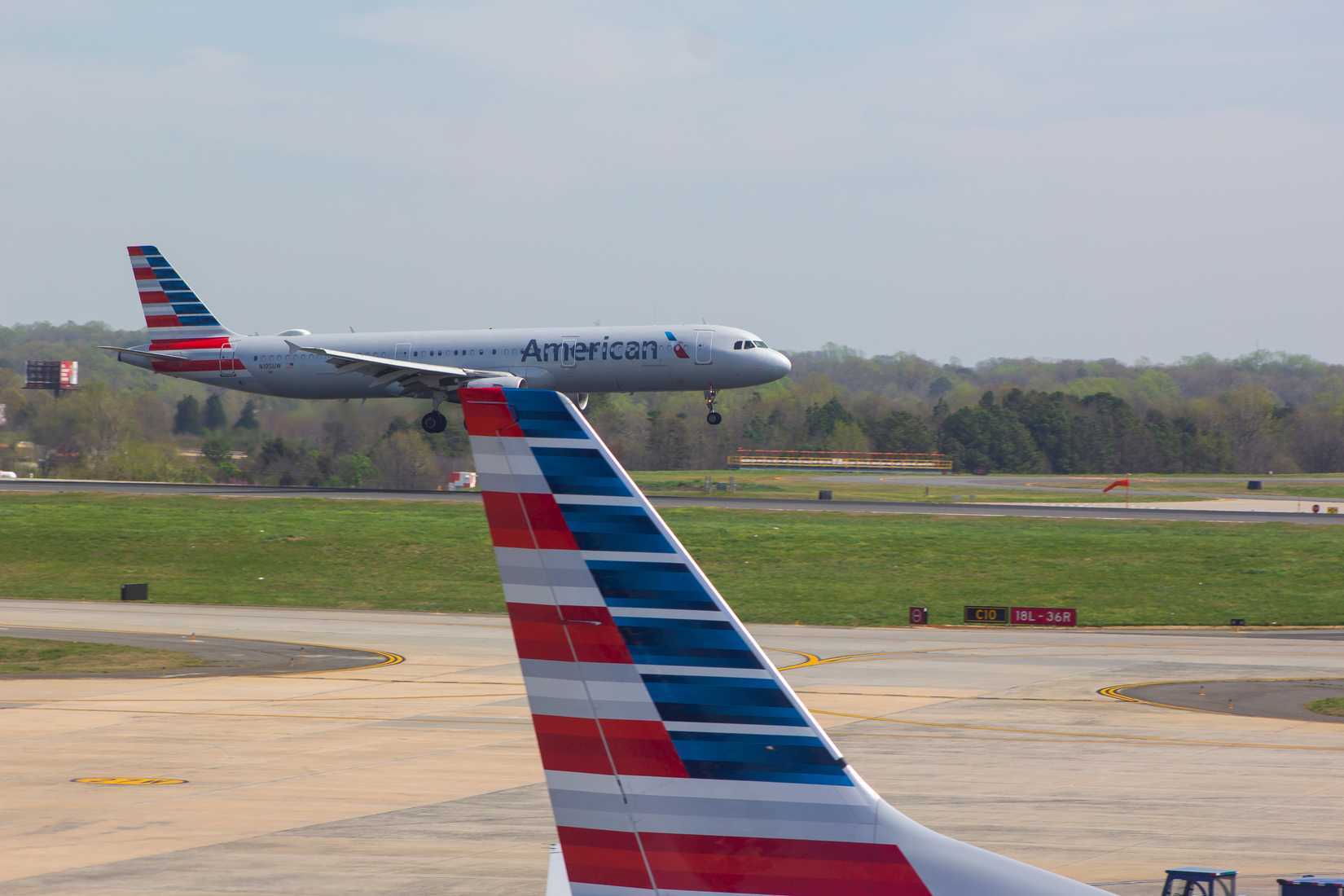 American Airlines Airbus A321-200 Landing