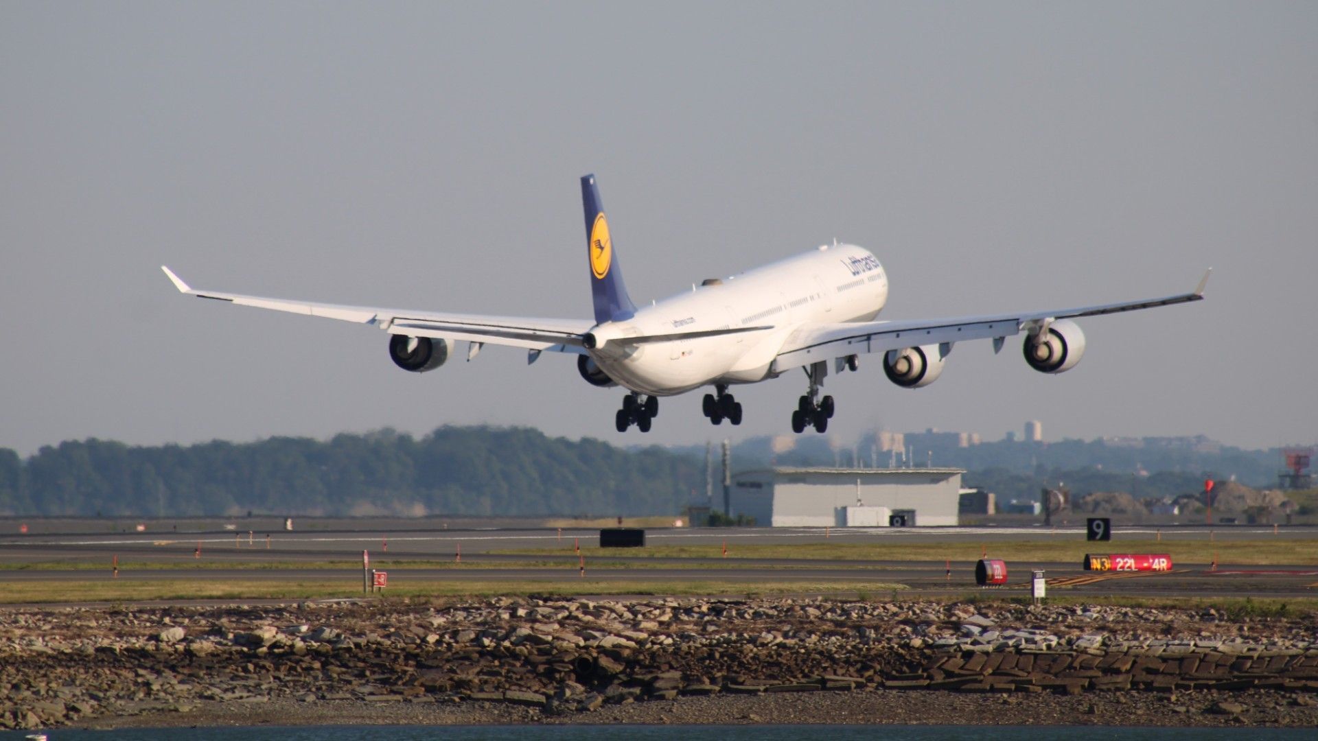 End Of An Era: Lufthansa's Last A340-600 Flight Touches Down After 23 Years