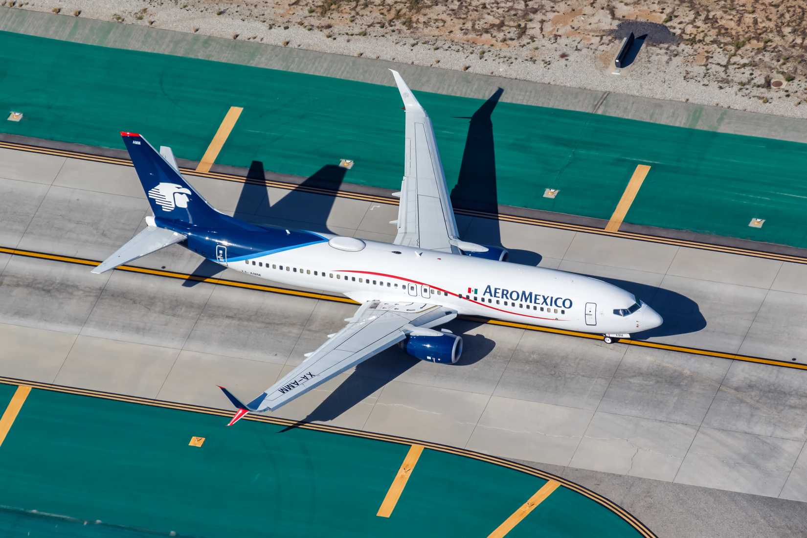 Aeromexico 737 Taxiing