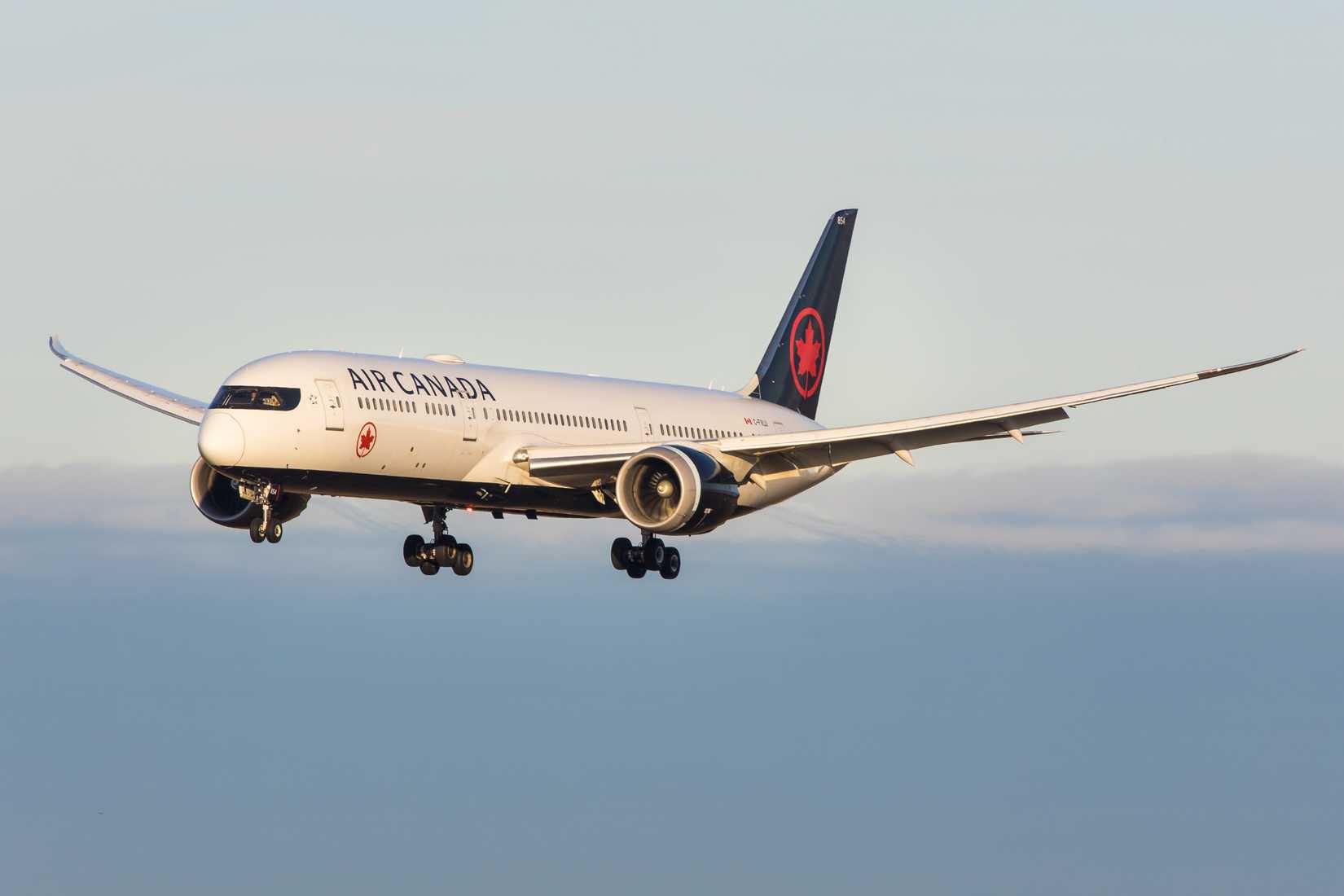 Air Canada Boeing 787-9 blue sky