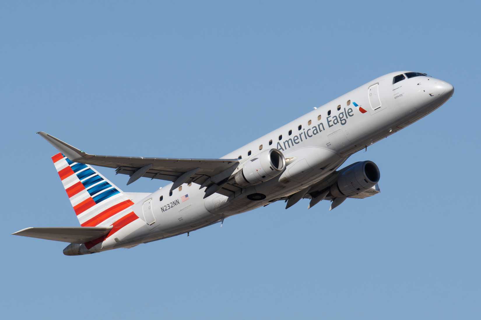 American Airlines Embraer E175 taking off